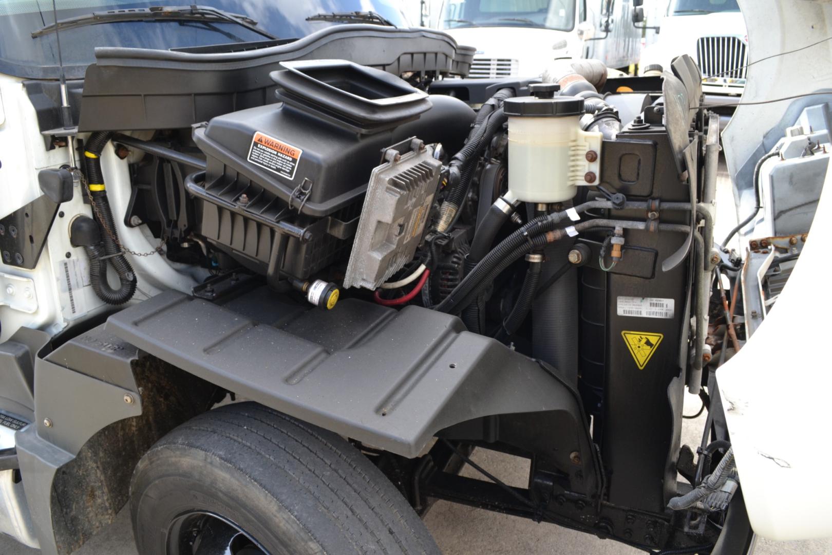 2014 WHITE /BLACK INTERNATIONAL TERRASTAR with an MAXXFORCE 7 6.4L 220HP engine, ALLISON 1000 6SPD AUTOMATIC transmission, located at 9172 North Fwy, Houston, TX, 77037, (713) 910-6868, 29.887470, -95.411903 - Photo#12